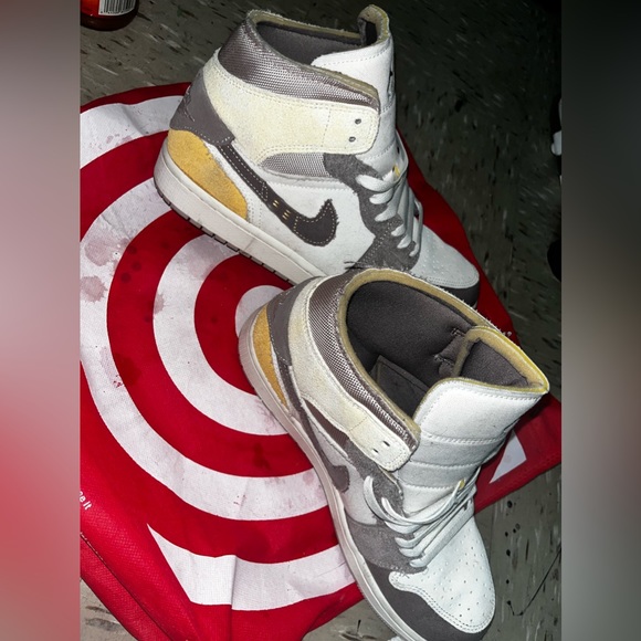 AIR JORDAN 1S - Picture 2 of 3